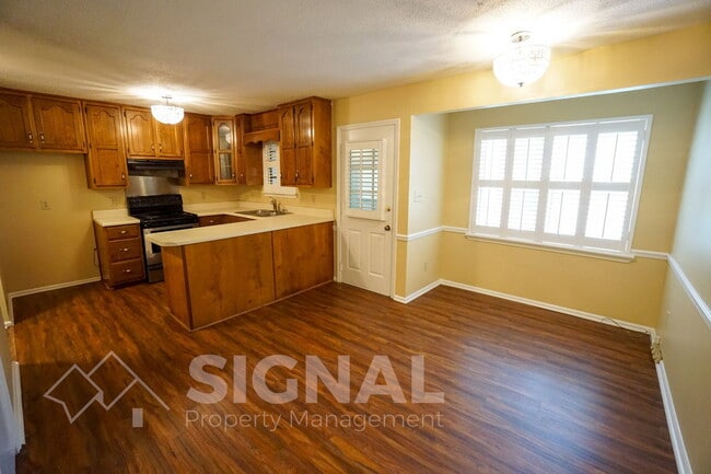 Building Photo - 352 Jamestown Manor Dr