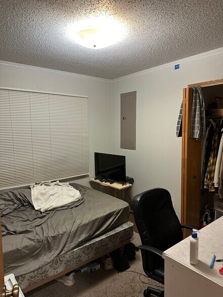 Building Photo - 2417 Vermilion Rd