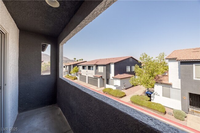 Building Photo - 540 W Horizon Ridge Pkwy