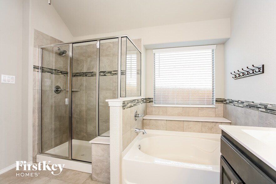 Building Photo - 1020 Deer Valley Dr