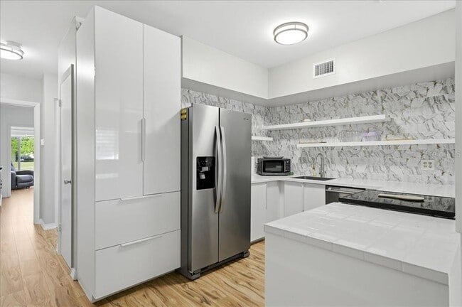 Building Photo - 2400 Franciscan Dr