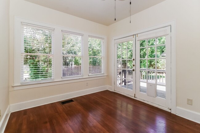 Building Photo - Rare opportunity!