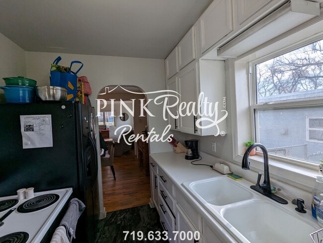 Building Photo - 1719 W Kiowa St