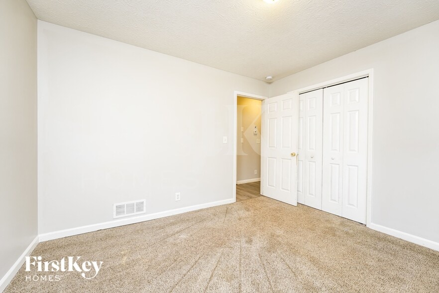 Building Photo - 4005 Huddersfield Dr SW