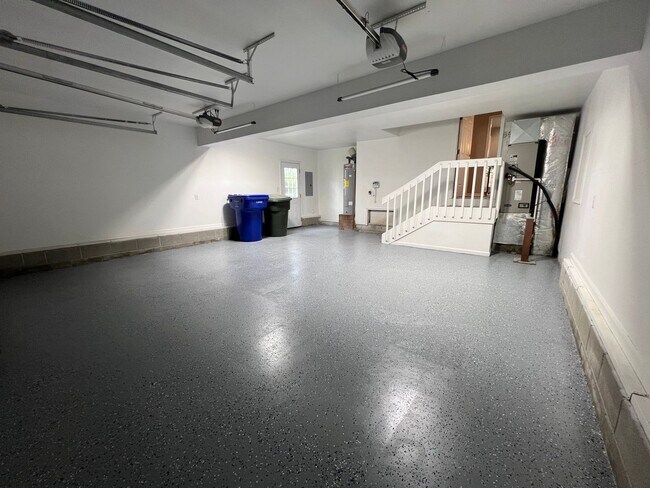 Building Photo - Beautifully Updated Kiln Creek Home with G...