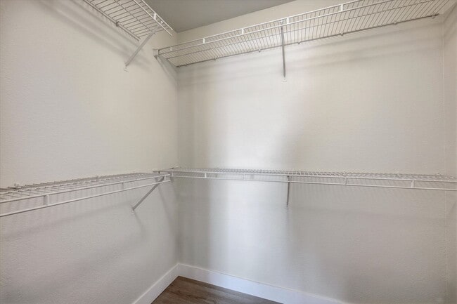 Building Photo - Nice Upgraded 2 Bedroom Condo in Gated Community - Eastern and 215