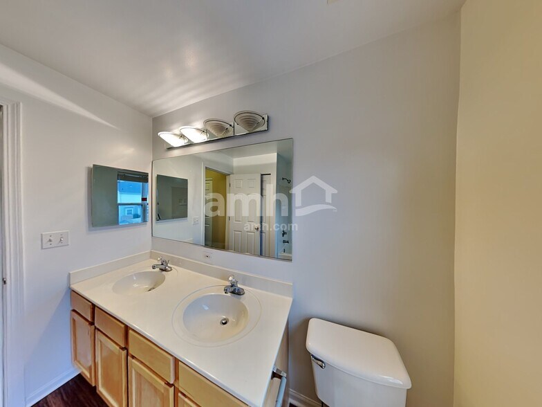 Building Photo - 10620 Rushmore Ln