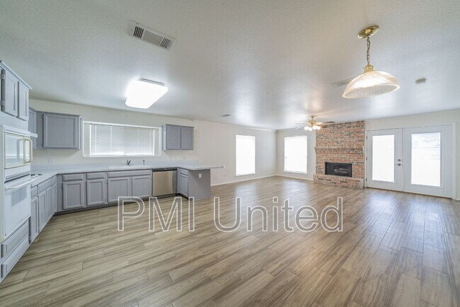 Building Photo - 2758 Red Oak Dr