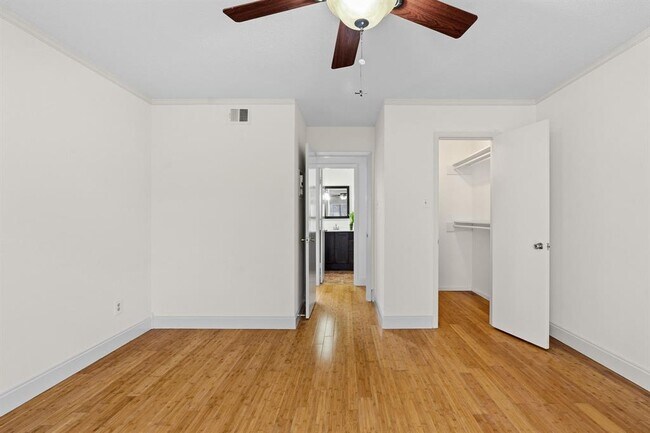 Building Photo - 3902 Peterson Ave