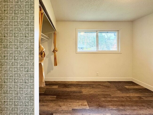 Building Photo - 725 Mimosa Ave