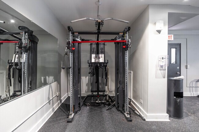 Building Photo - 1140 N La Salle Dr