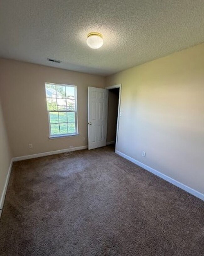 Building Photo - 2420 Damascus Dr