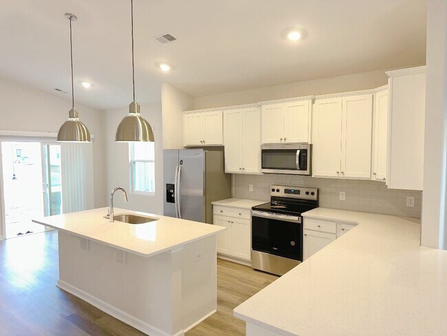 Building Photo - 192 Standing Oaks Dr