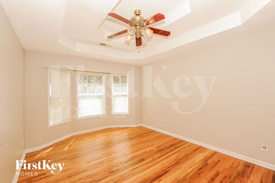Building Photo - 382 Scenic Ln