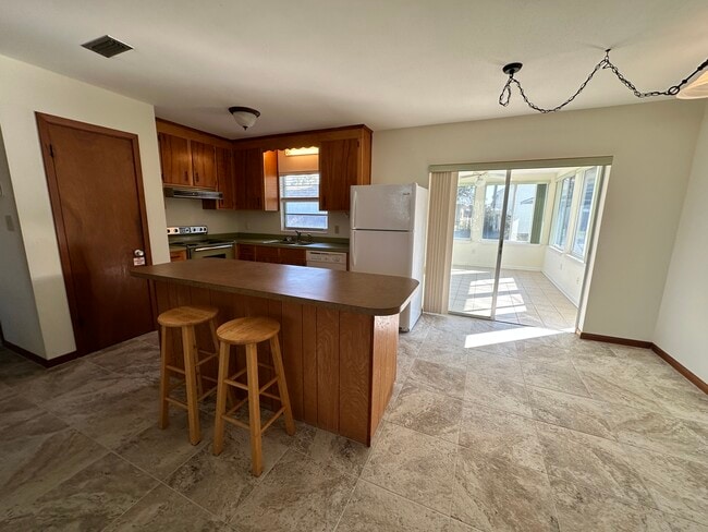 Building Photo - 241 Belaire Dr