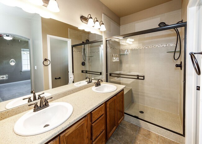 Building Photo - Westside 3 Bed Townhouse in Gold Hill Mesa