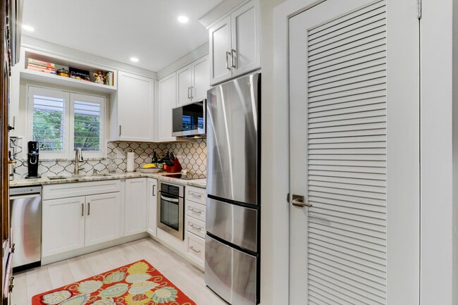 Building Photo - 1 Garden St