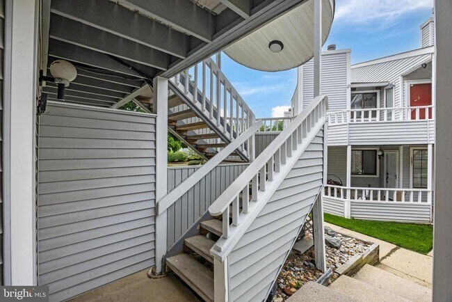 Building Photo - 702 Abbey Ct