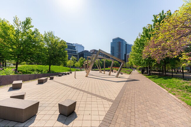 Building Photo - 901 W Madison St