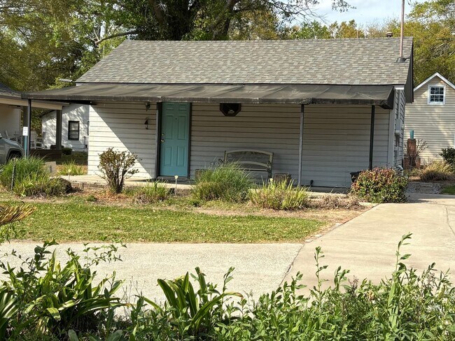 Building Photo - 123 S Zetterower Ave