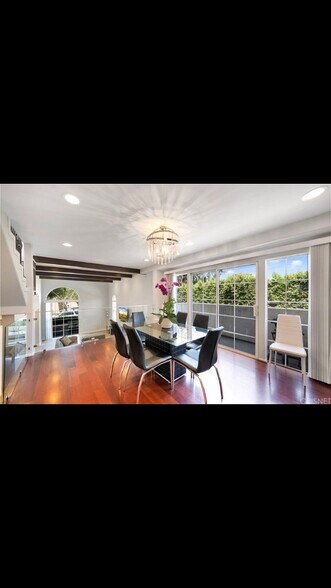 Building Photo - 2950 S Bentley Ave