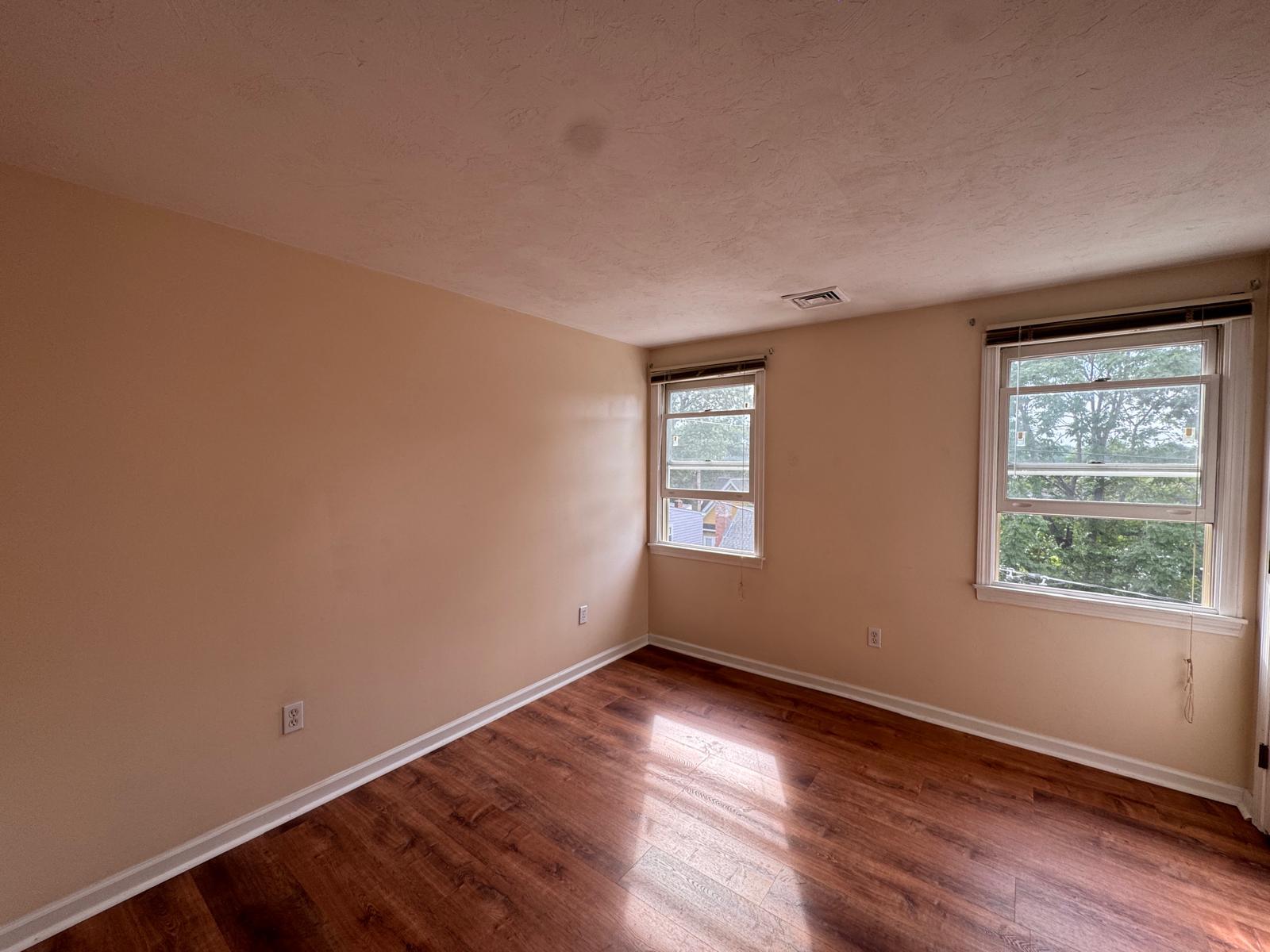 Building Photo - 118 Montclair Ave