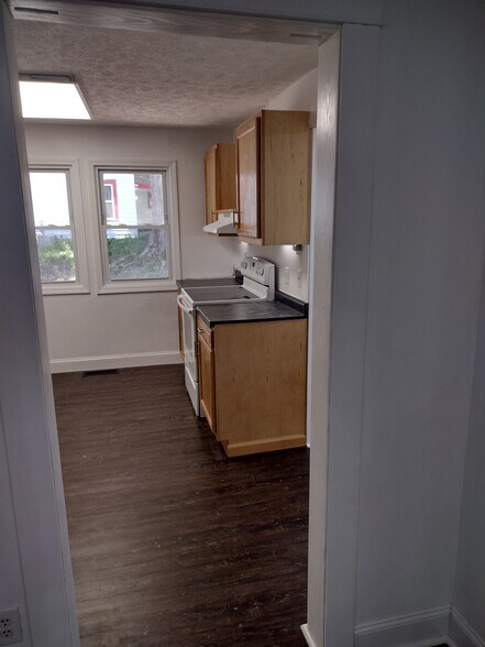 Building Photo - 337 W South St