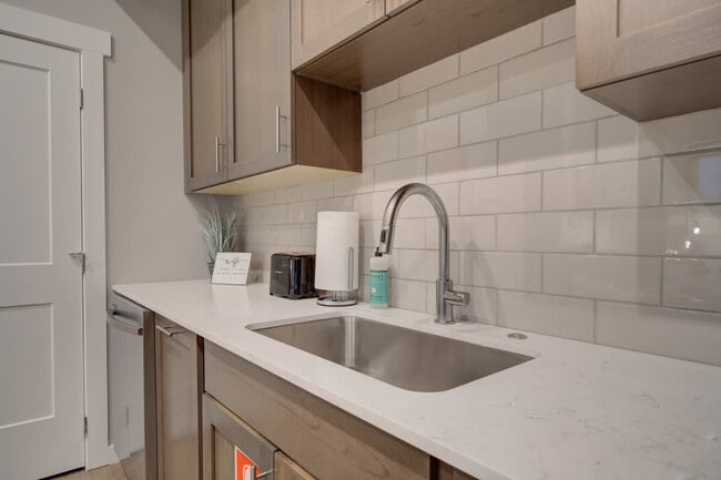 Building Photo - 110 W Beall St