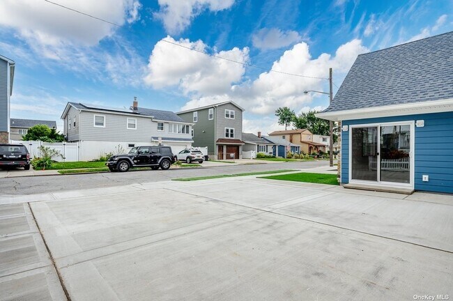 Building Photo - 40 Kildare Rd