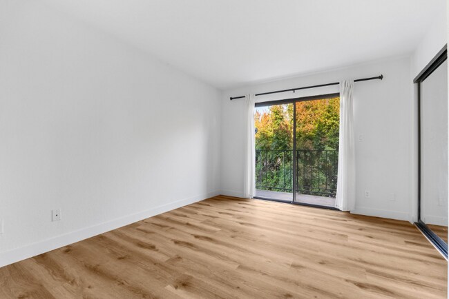 Building Photo - 5240 Whitsett Ave