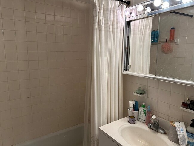 Building Photo - 6 Whittier Pl