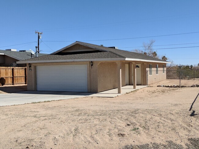 Primary Photo - Great 2 Bedroom home on Corner Lot!