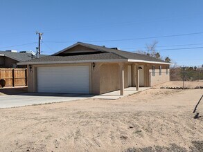 Building Photo - Great 2 Bedroom home on Corner Lot!