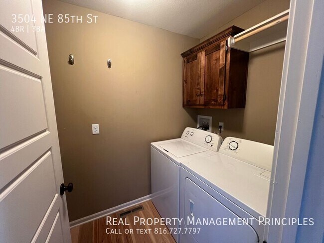 Building Photo - 3504 NE 85th St