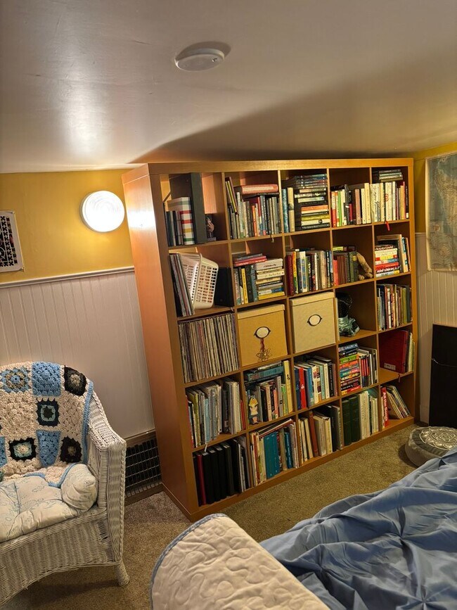 Building Photo - 421 W Lamme St