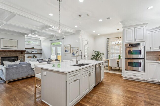 Building Photo - 1363 Sylvan Cir NE