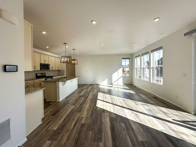 Building Photo - CORNER 3bd 2.5ba paired home in Trails Edge!