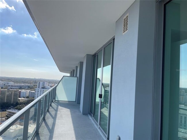 Building Photo - 400 Central Ave