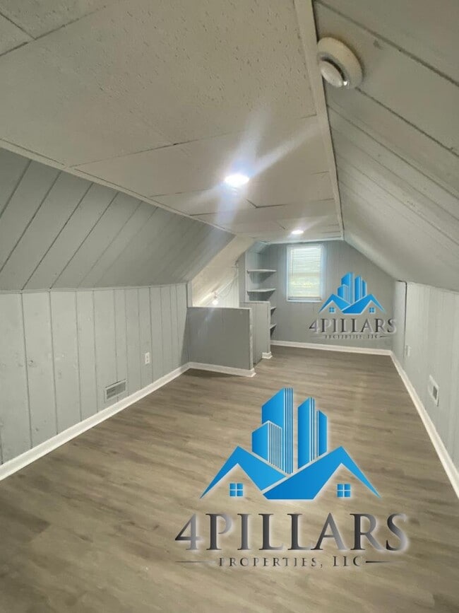 Building Photo - Charming 2 Bedroom, 1 Bath Apartment for Rent