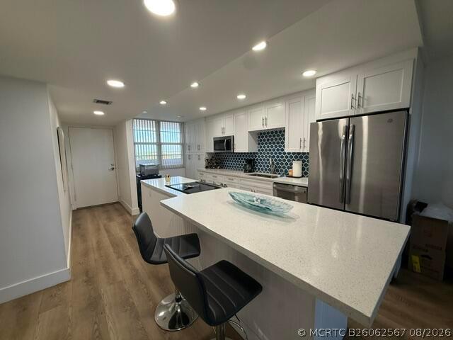 Building Photo - 250 Jacaranda Dr
