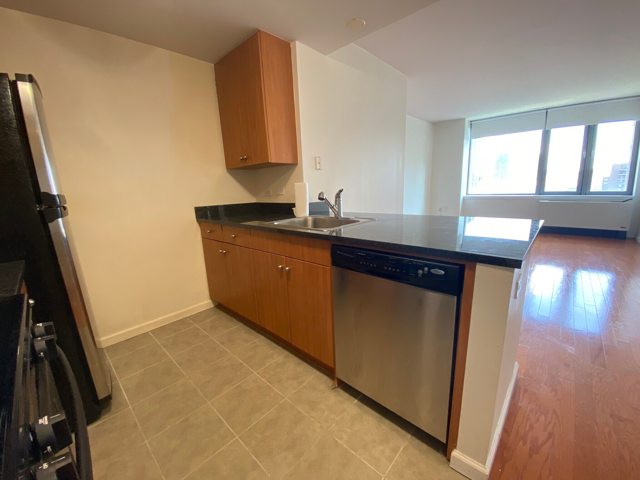 Building Photo - 455 Main St