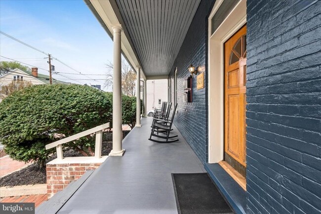 Building Photo - 402 S Loudoun St