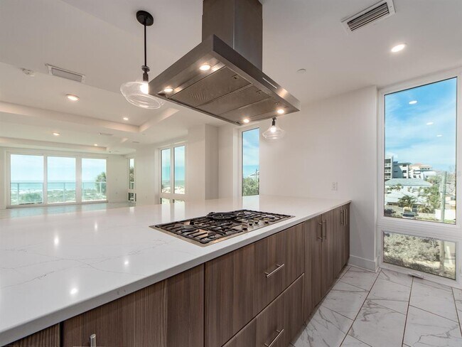 Building Photo - 15 Avalon St