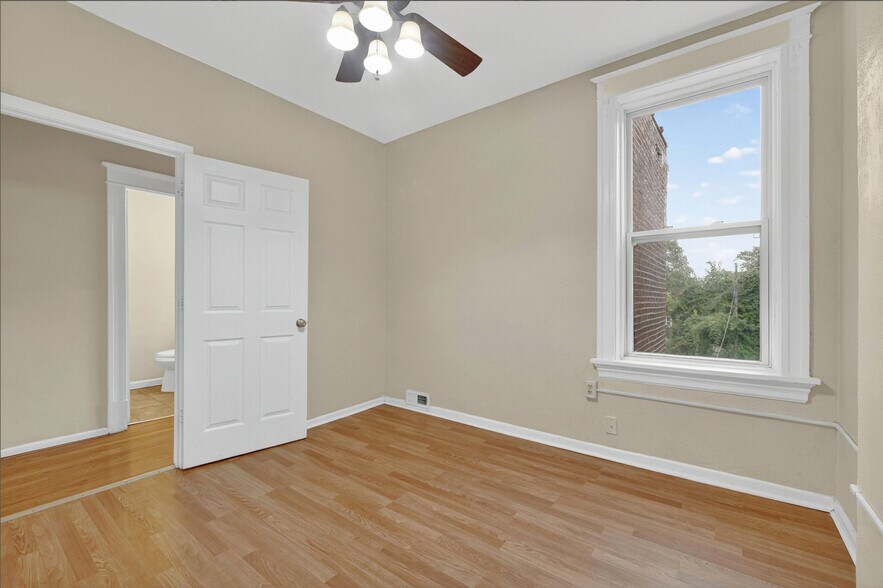 Middle bedroom - 4372 Gibson Ave