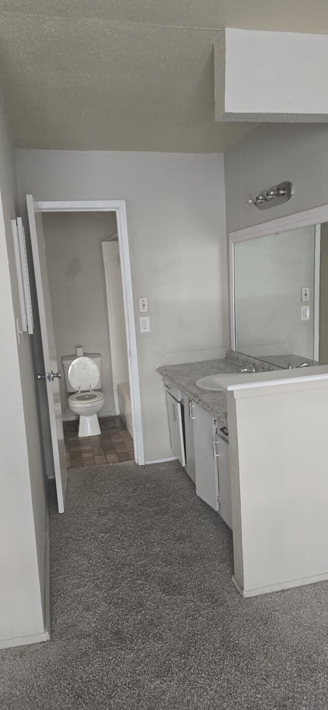 Building Photo - 6200 W Tidwell Rd