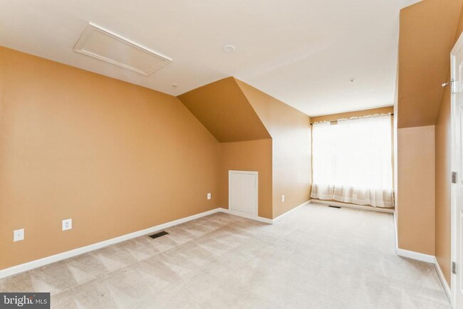 Building Photo - 7203 Silver Thorn Way