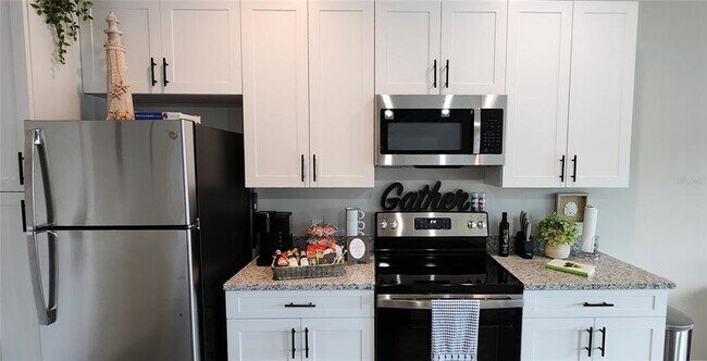 Building Photo - 2044 Silverstone Cir