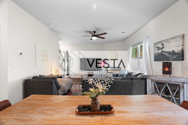 Building Photo - 575 Country Oak Dr