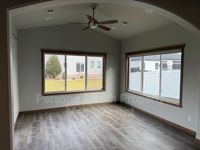 Building Photo - 7352 Eagle Point Dr S