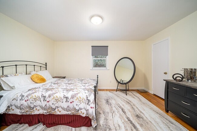 Building Photo - 121 Ogden Ave.